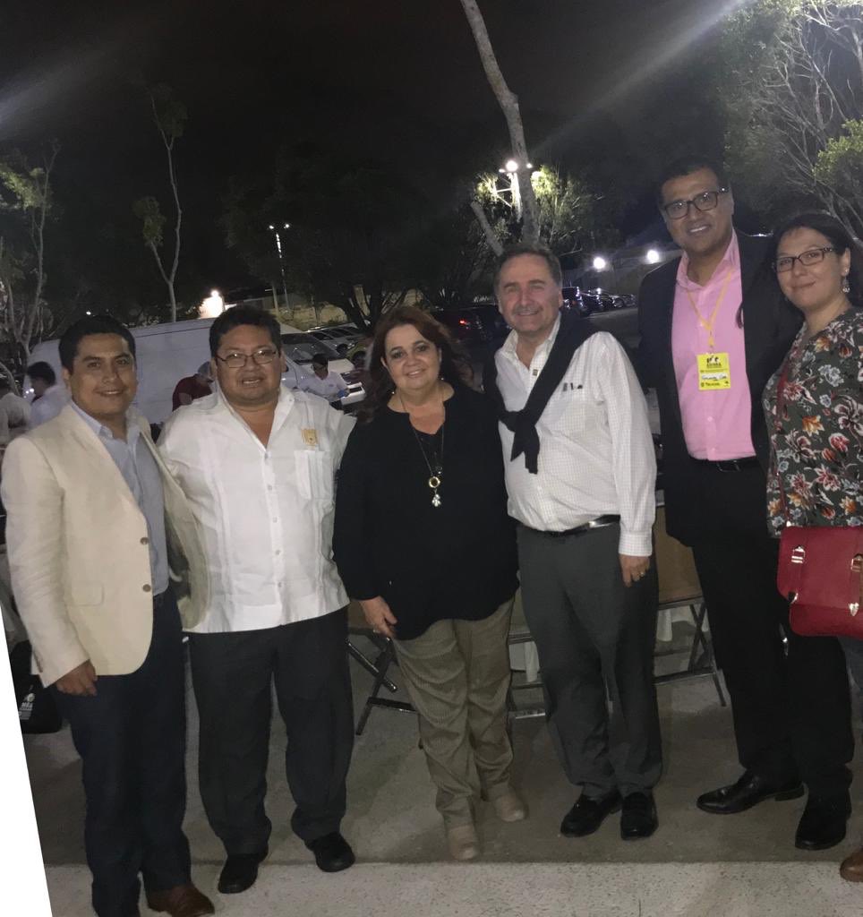 LNVCS_'s tweet image. El equipo del #LNVCS con el Dr. Alberto Muciño y con el Arq. Marcos Mazari Director de la Facultad de Arquitectura de la UNAM en la #ASINEA100 #UDG #CUAAD #Guadalajara