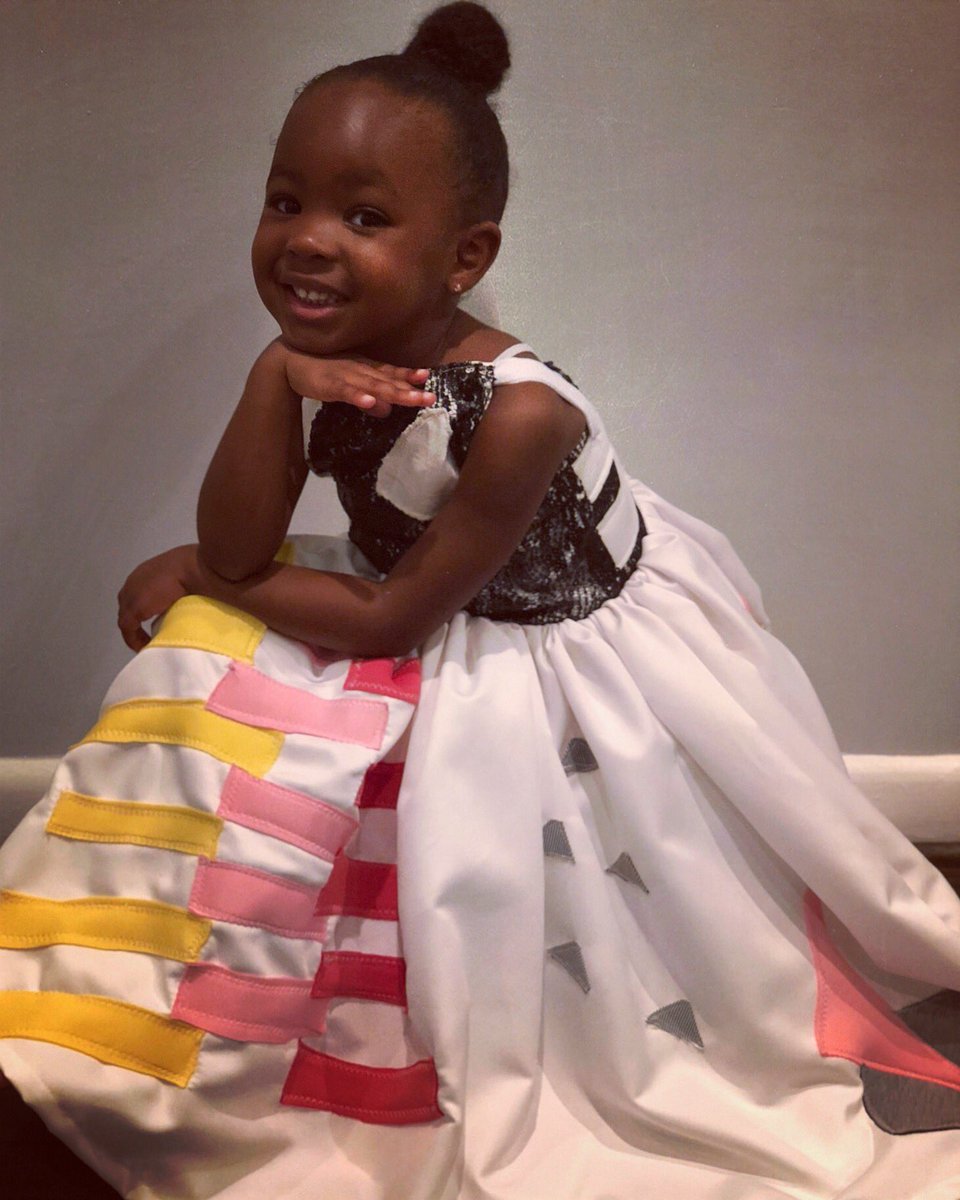 _parkercurry's tweet image. Happy #Halloween! Can you guess who I am?