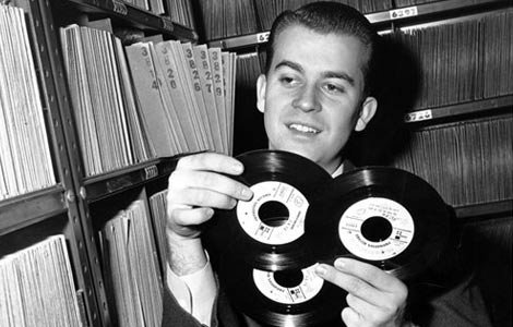 VCKSA1's tweet photo. #ygkSymphony Vinyl Records Sale opens Thursday at 4 PM.  Nov 1-4.
Details:  https://t.co/8iuHGwnJkm https://t.co/7X6q52LJgs
