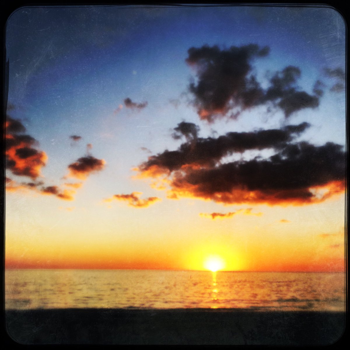 Halloween sunset! 🎃🇺🇸🥂