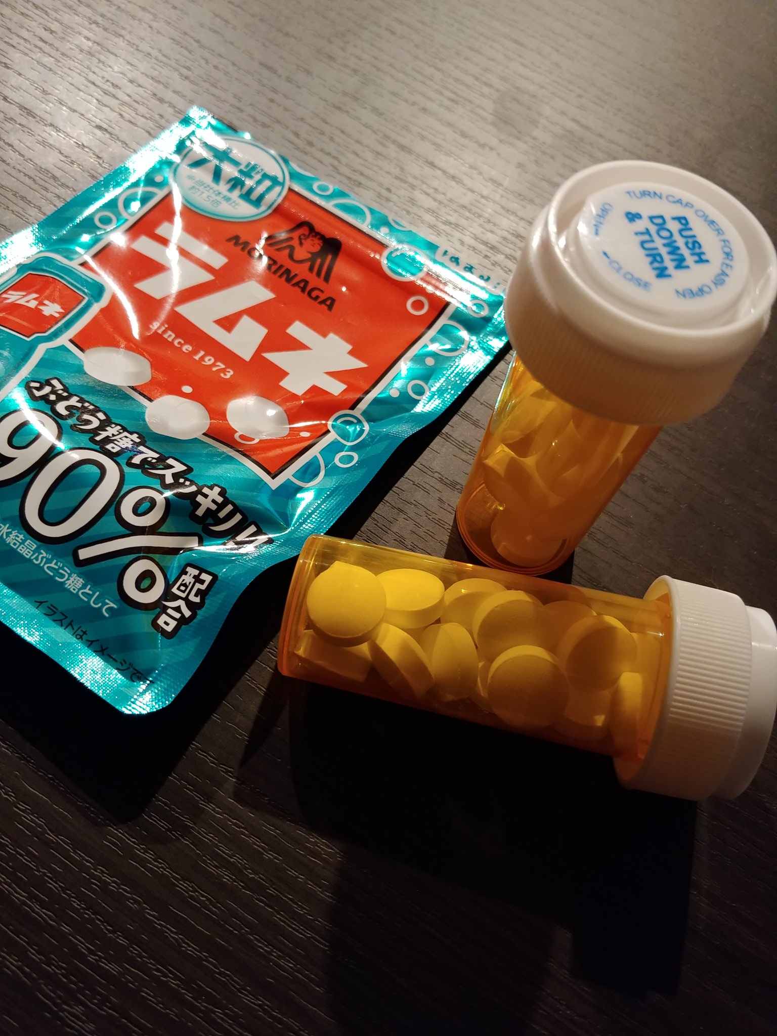 Bar Wakasaki かっこいいラムネケース買った 洗面台の鏡の裏に置いとく T Co Gpgrcxqoua Twitter