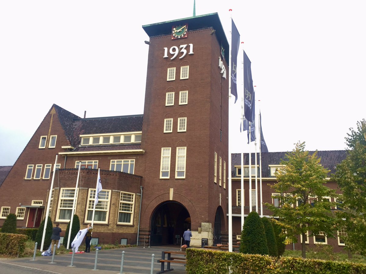 elisefikse's tweet photo. In dit prachtige gebouw loods ik vandaag 400 verkeerskundigen door het Nationaal Verkeerskundecongres 2018. Voor @acquirepub , @crow_nl , @ANWB en @BrabantStad
#dagvoorzitter #nvc2018 https://t.co/I44emmBw7u