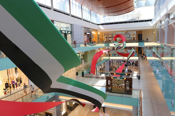 gulftoday's tweet image. The Dubai Mall celebrates UAE Flag Day with ‘Floating Colours’
bit.ly/2zkq4h6
#UAEFlagDay 
#dubaimall 
#UAE
