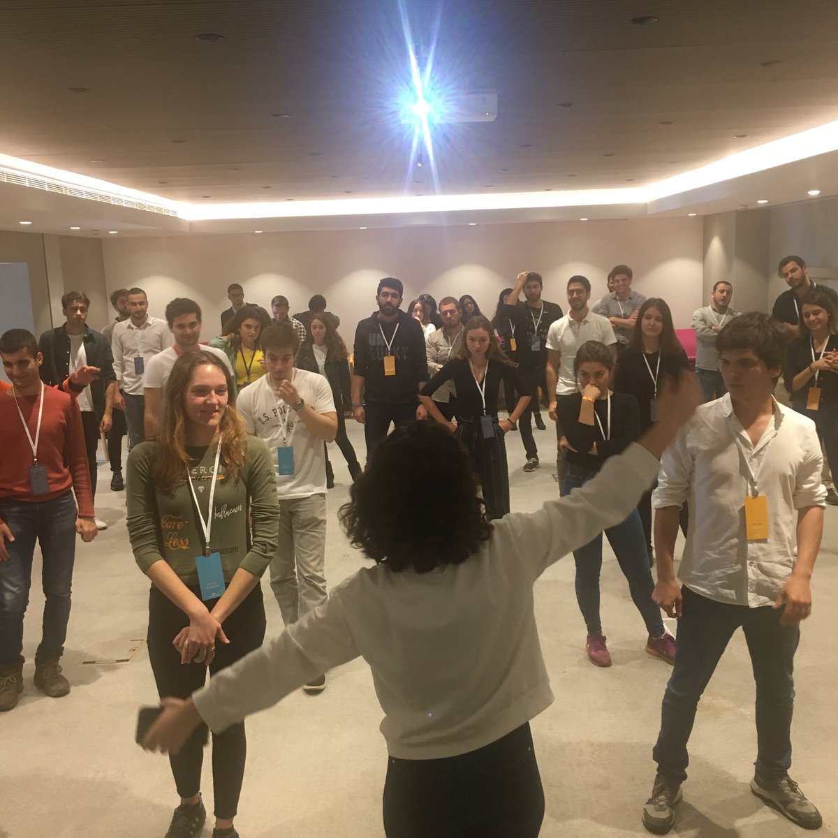 girvak's tweet photo. 1 saat sonunda fellowlarımız ekipçe hazırladıkları görevleri sunuyorlar. #fellow2018 https://t.co/WbaftN0vlB