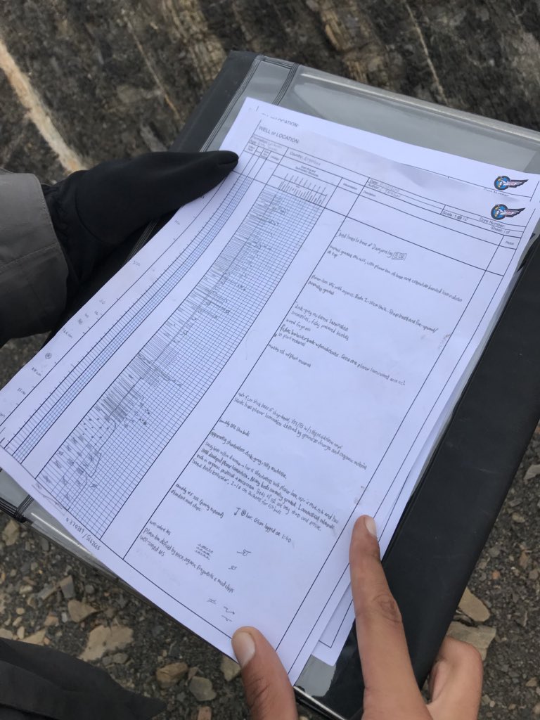 Under brooding skies, the <a href="/lobefringe/">Lobe3</a> team get to work on the deepwater rocks of the Neuquen Basin, 🇦🇷. Thanks <a href="/sedresq/">SedRESQ</a> for the logging sheets! 🙌🏻🙌🏾 #Lobe3 #TeamworkMakesTheDreamWork #LotsOfRocks