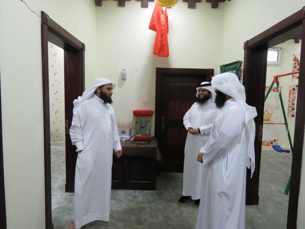 evadcenter's tweet photo. مدير #مركز_الروضة الاستاذ عبدالرحمن الشهوان يلتقي حلقات #جامع_ابي_عبدالله بحي #غرناطة وقد حضر  اللقاء نائب مدير #معهد_ايفاد المهندس سلمان الشهري https://t.co/yvvZ41tfSR