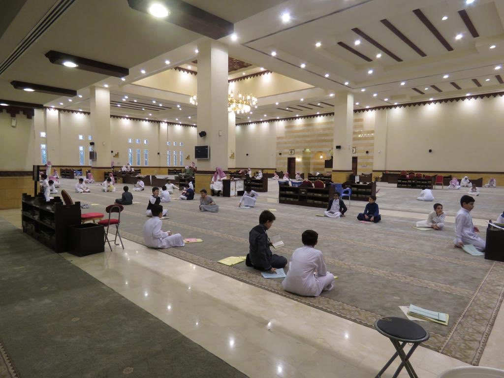 evadcenter's tweet photo. مدير #مركز_الروضة الاستاذ عبدالرحمن الشهوان يلتقي حلقات #جامع_ابي_عبدالله بحي #غرناطة وقد حضر  اللقاء نائب مدير #معهد_ايفاد المهندس سلمان الشهري https://t.co/yvvZ41tfSR