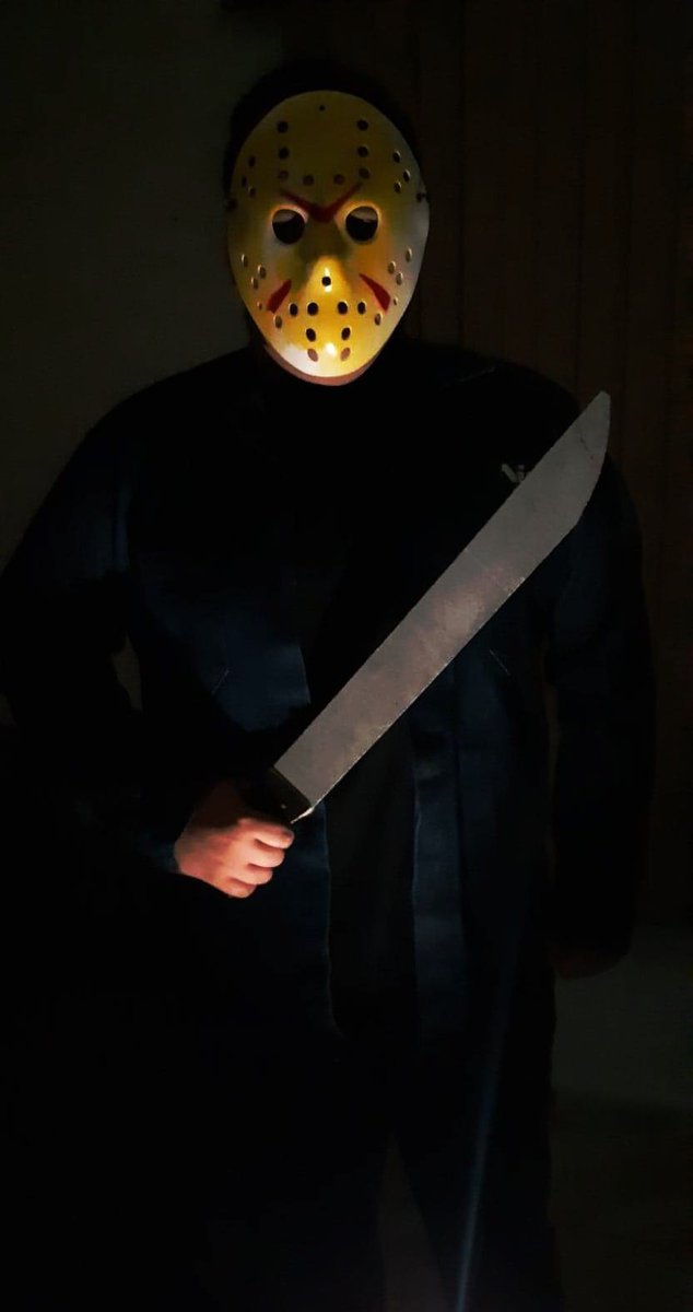 oarm81's tweet photo. Happy Halloween~ 🔪💀 https://t.co/oZiACi8q17