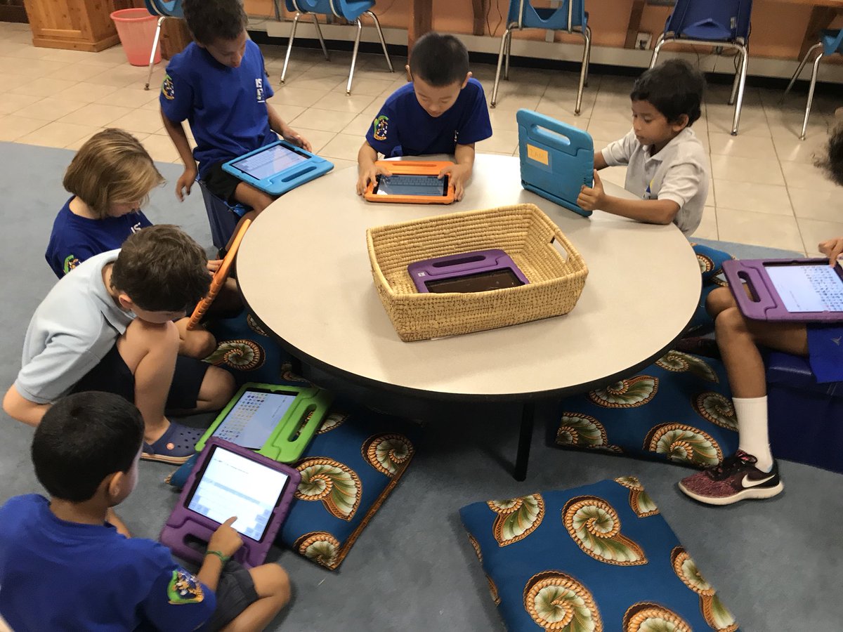 UbunifuLab's tweet photo. @MsAlishaIST Grade 2s exploring how to communicate and express themselves using symbols (emojis) @istafrica #istafricalearns #edtech https://t.co/tUKOn7i41K