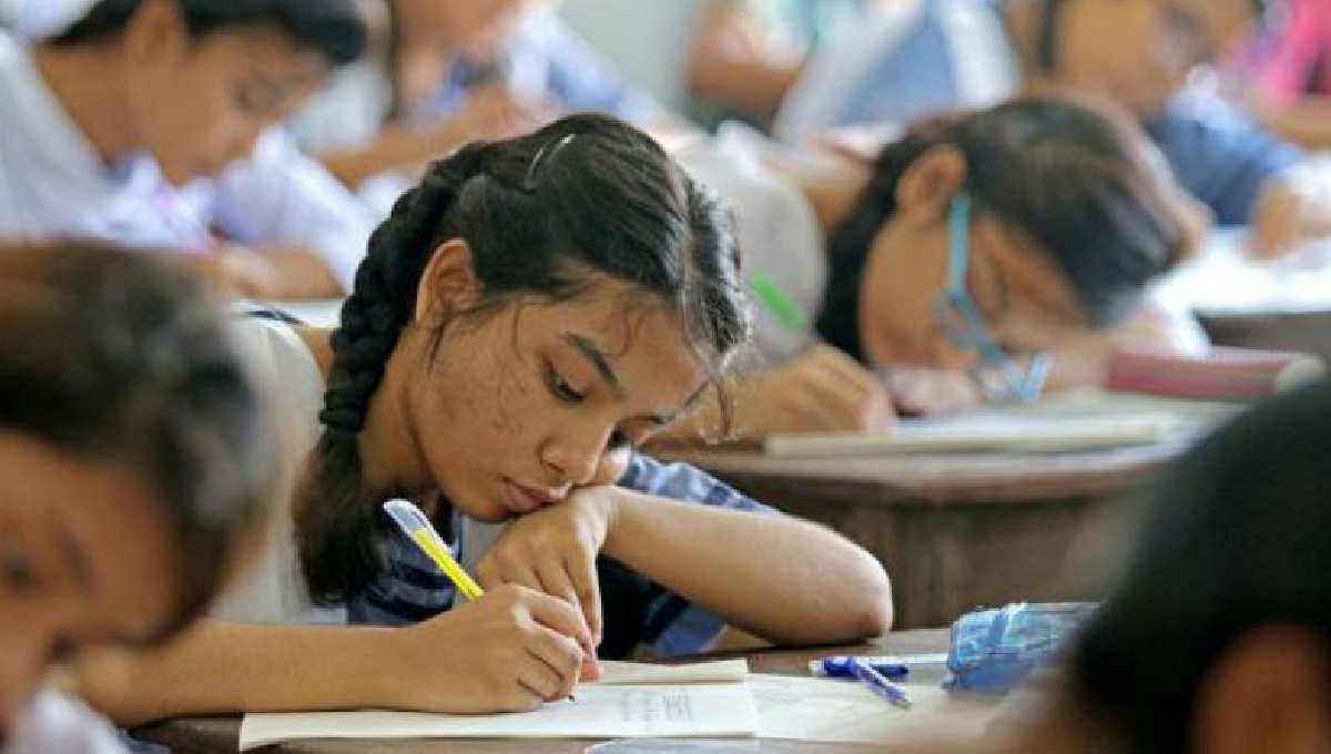 Udashi_Pothik's tweet photo. Junior School Certificate #JSC and Junior Dakhil Certificate  #JDC examinations began on Thursday with the participation of a total  of 26,70,333 examinees. 
#Bangladesh 

https://t.co/0GotdjbKzZ - https://t.co/e87W3SJ8Hl