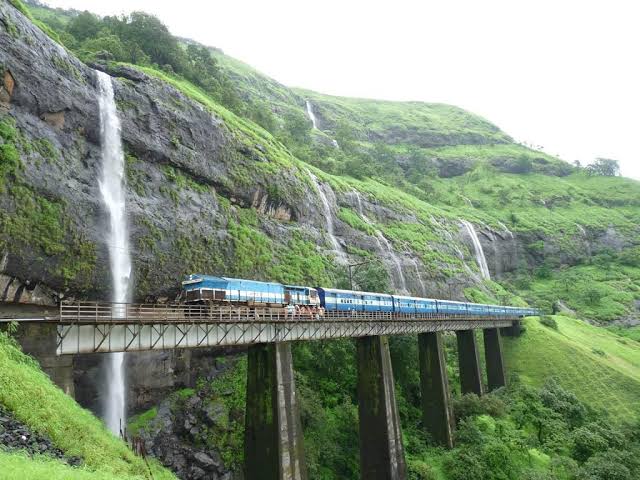 thenomadicalien's tweet photo. Mandovi Express: Mumbai to Goa. Travels through the lush Western Ghats of India. It's a day train that takes 12 hrs, which means plenty of time to enjoy the spectacular scenery of rivers,forests &amp; water falls on your way. ♥️🚂🌲🌲

#TheNomadicAlien #travel #India #explore #train https://t.co/fik87ef7Lu