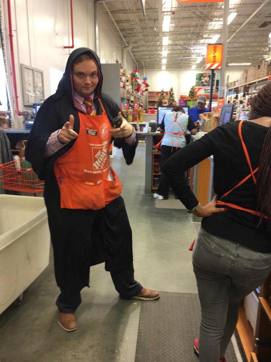 ChrisBee2018's tweet photo. Halloween 2018 at Lithia! @TravisBurgeeTHD @NittaG616 @ZimH11 @Bajohnson56 @ClaudiaElizal13 https://t.co/IuGUHHBwWk