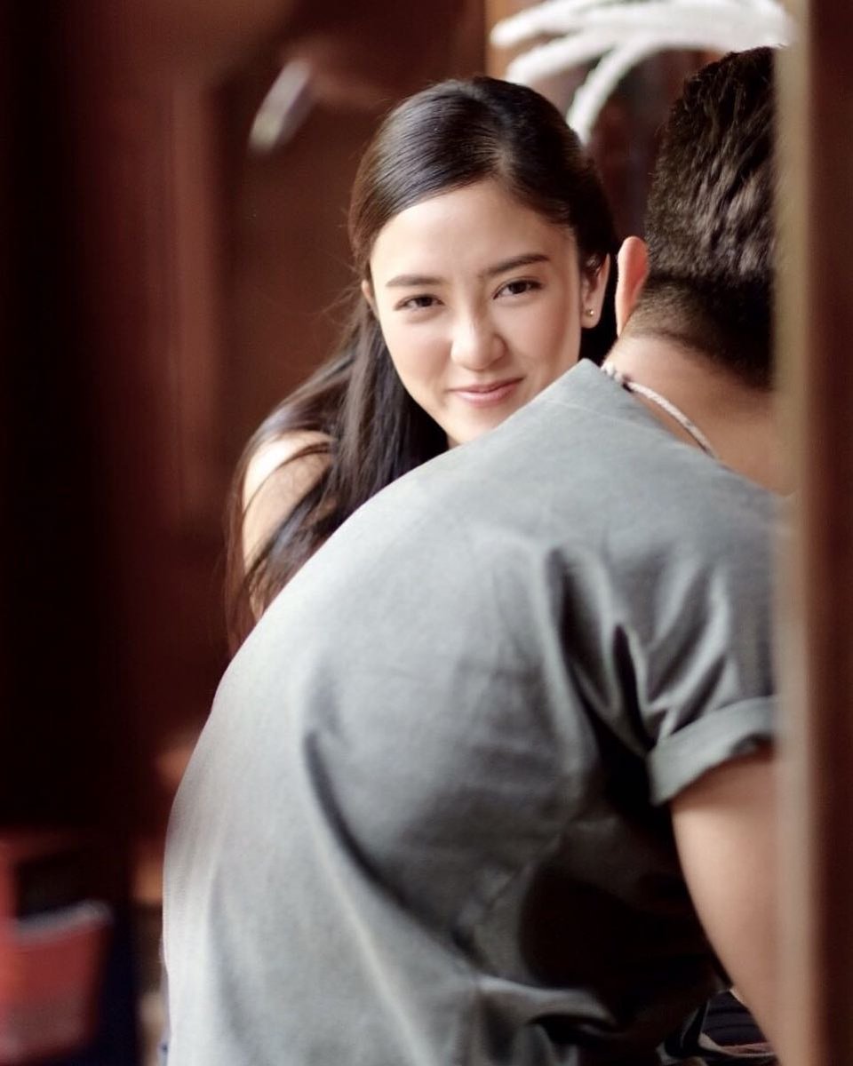 เอื้อยเจื้อยแจ้วมั๊ยละจ๊ะ #ปี่แก้วนางหงส์ ไหนใครได้ดูบ้างงง 🤗 พรุ่งนี้เอื้อยจะพาพี่สินมาให้ทุกคนเจอแล้วน้า ทาง #ช่อง33 20:20 <a href="/makerjgroup/">MakerJgroup</a> Cr. @lilyard