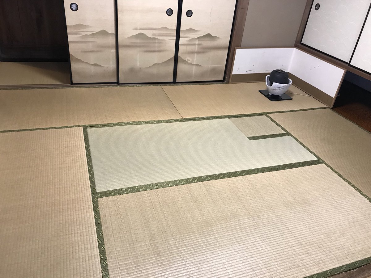 tokai_sado's tweet image. 本日から3日間、建学祭茶会を催させて頂いています。
近くでお点前をご覧になりたい方はお座敷、ゆっくり楽しみたい方は掘りごたつ席がございます。
ここよりお待ちしております！