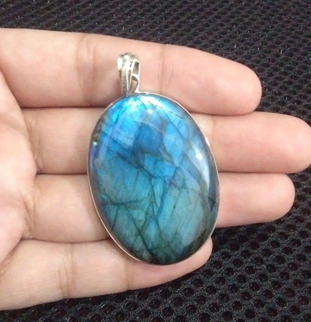 Labradorite Pendant 925 Silver Pendant Large Pendant Blue Flash Pendant Mom Gift
Buy At
ebay.com/itm/2832388990…

#bluelabradoritependant #bluependant #largependant #925sterlingsilver #blueflashypendant #ovalshapependant #marchbirthstone #naturalstonependant #pendantgift #Pendants