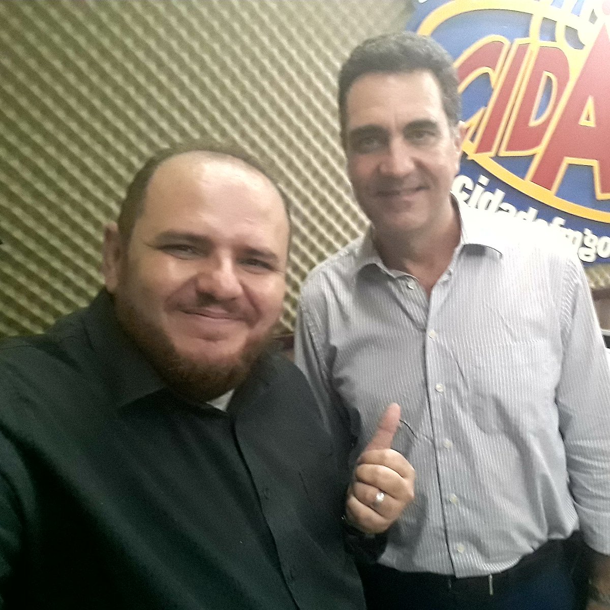 marcoimparcial's tweet photo. Hoje o Imparcial foi com ele, @miguel_nagib ,criador e idealizador do projeto Escola sem Partido.
Você que não assistir ao vivo, Confira agora na integra.👇🏻
https://t.co/QkBO9d7bNF
#Imparcial #MarcosAlexandre #CidadeFM #JornalÁguasLindas #MiguelNagib #EscolaSemPartido https://t.co/w6XEKRPsAl
