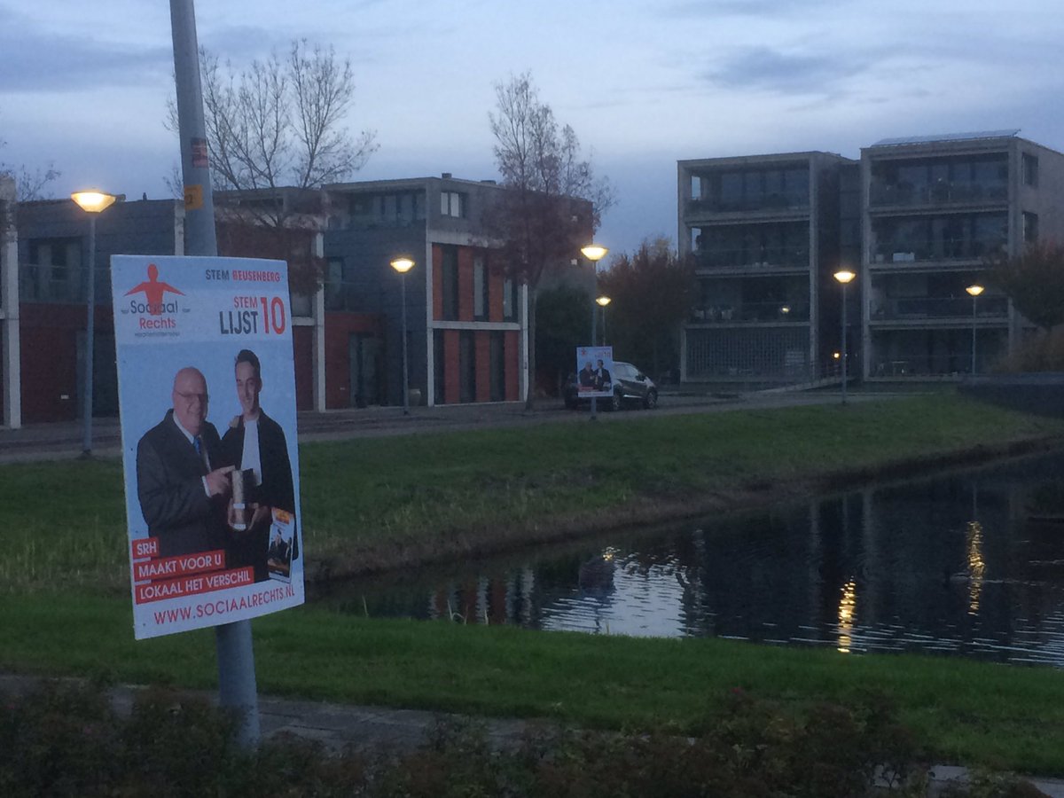 Vervuiling van onze wijk! 3x een megabord (zie ook voor de huizen op de achtergrond) midden in ons woongebied! <a href="/haarlemmermeer/">Haarlemmermeer</a> Mag dit zo maar? Vergunning afgegeven? Dit gaat beslist geen stemmen opleveren!
