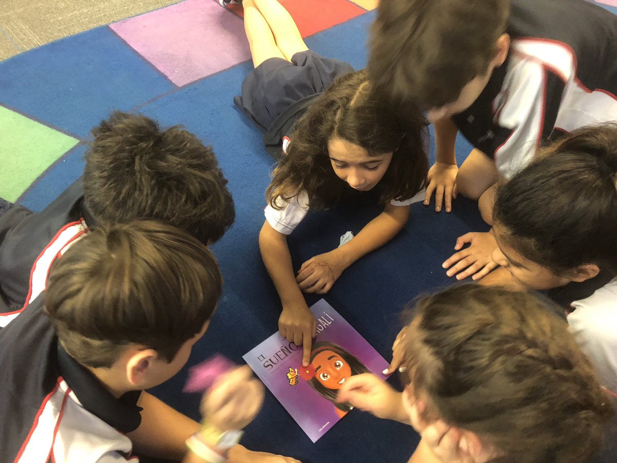 albertopm13's tweet photo. We got this amazing book #ElsueñodeMagalí all the way from Malaga, Spain, right on time for #ElDiadelosMuertos Thank you so much for sharing it with us @MarinaDoaPozo The students loved it. #SAISRocks #Spanish #reading #languageA #ELE https://t.co/u9pop1QFY5