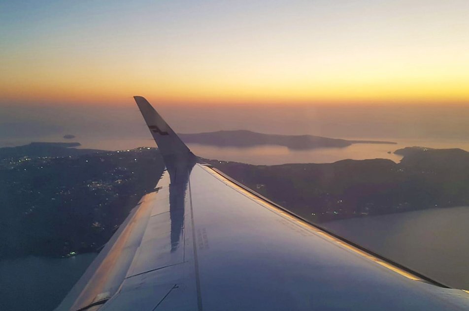Aurinkomatkat_'s tweet photo. Paljon onnea @FinnairSuomi! Rakas emoyhtiömme täyttää tänään 95 vuotta ja sen kunniaksi jokaisesta 1.11. postatusta #Finnair95 kuvasta Finnair lahjoittaa 1 € UNICEFin Schools for Asia-projektille. Jaa oma matkamuistosi ja tule mukaan tekemään hyvää! | Santorini, oppaan kuva https://t.co/3MyQIaCapN