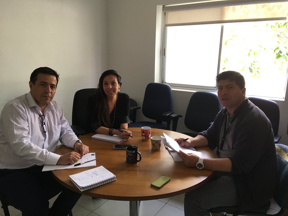 SenadisTarapac's tweet photo. Apoyo técnico en Accesibilidad Universal de Director Regional(s)a IPS -Chileatiende.Analizando en terreno recomendaciones entregadas por Senadis..Felicitaciones por ser cada vez más inclusivos @Gore_Tarapaca @SdsTarapaca @senadis_gob @SdsTarapaca @IPSTarapaca https://t.co/T4PZcD8uuZ