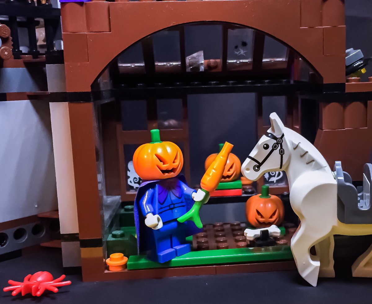 Legismo's tweet photo. Pumpkins night 🎃 #halloween #sleepyhollow #lego #legohalloween  #horror #señorlego #srlego #legomx #holalego #pumpkin #happyhalloween https://t.co/CkOhyD4dib
