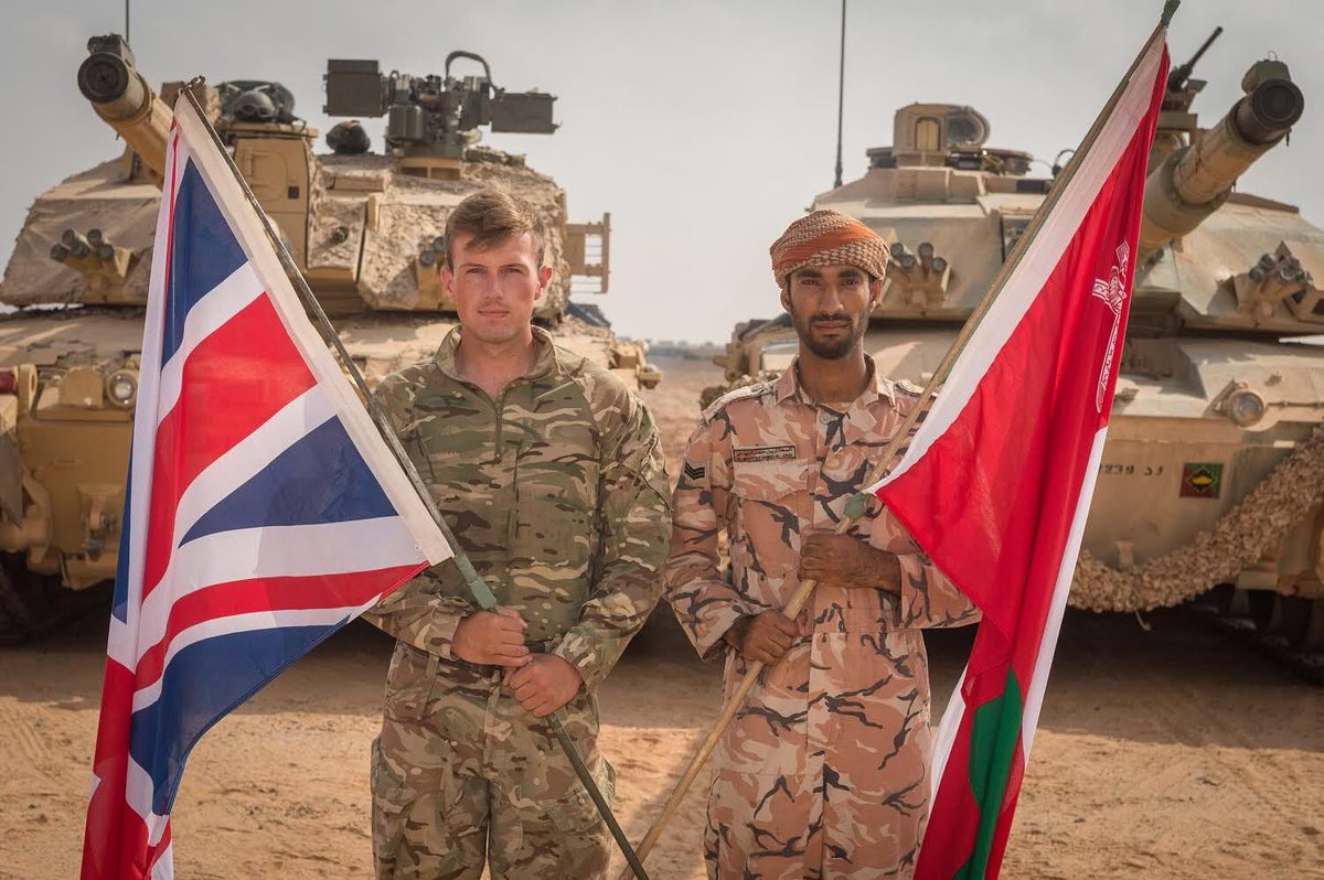 RoyalTankRegt's tweet photo. 🇴🇲 Flag Day 🇬🇧 | Tankie chat and cameraderie in the desert on #SaifSareea3. Now looking forward to the fire power demo. Will we be bringing the noise? Yes. Yes we will. #FearNaught #Oman https://t.co/knXdNGRexQ