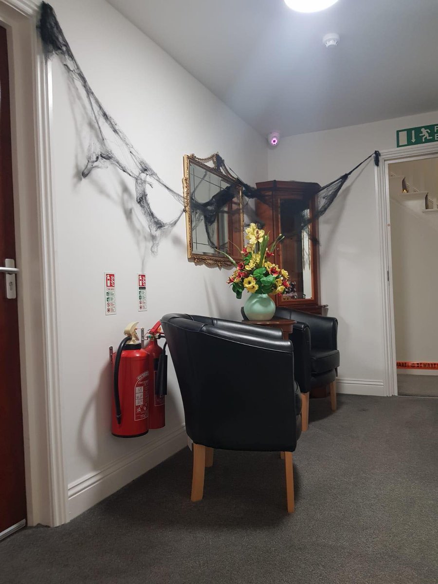 RosaleeHotel's tweet photo. About Last Night👻🎃🎃
 #Trick or #Treat🎃 #greatteam #nicehotel #nicepeople #Halloween #Wednesdaynight #RosaleeHotel #Ilford #Thankyoutoeveryone🔝🔝 https://t.co/Gi7BagzuWE