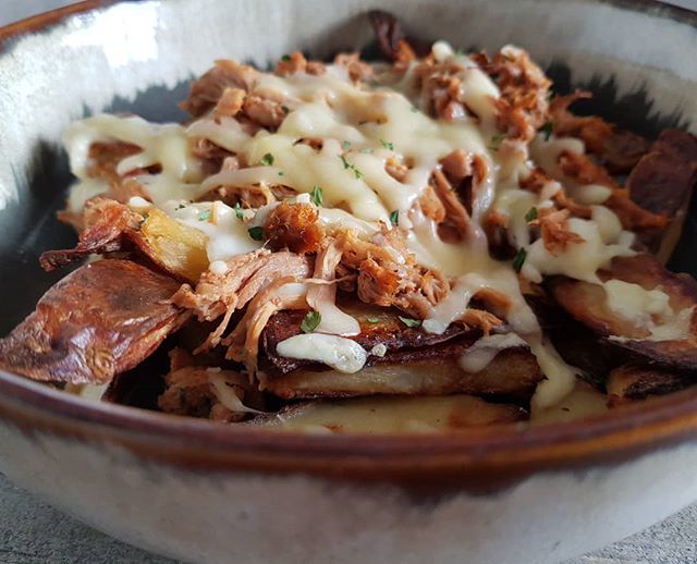 ChantalEBasson's tweet image. Heres a pic of our loaded chips with Vindaloo pulled pork. We urge you to try this one, it's a taste sensation! 
#loadedfries #loadedchips#bbqfood #bbqrecipes #goodfood #foodinspiration #foodphotography #recipeinspo #recipeinspiration #fundamentallyfood … ift.tt/2qo3q3g