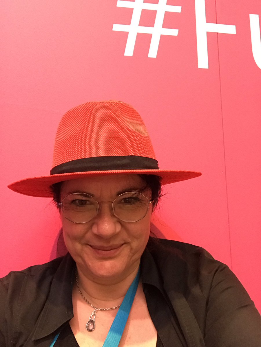 cloudfreeit's tweet image. Got me a Red Hat! #redhat