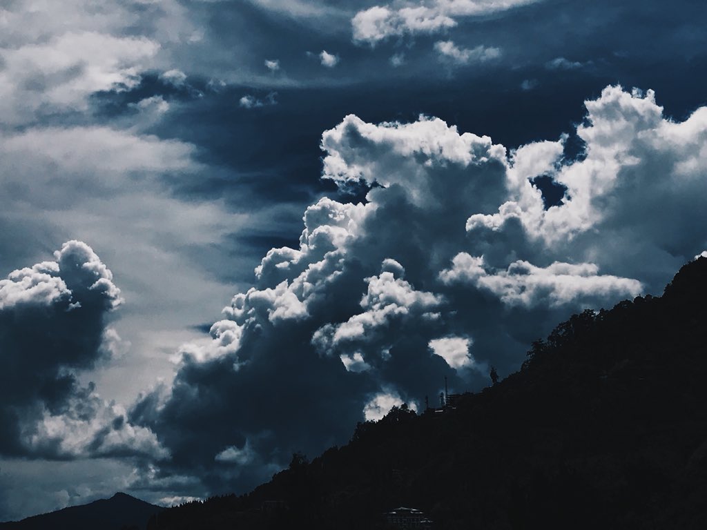 the_freigeist's tweet image. Small days - colorful with words - like pebbles.
Small nights - spreads like the Polash forest.

•The Escaping Mind 

#antaheen #pherarimon #songsthattouchyoursoul #escapingmind #vscocam #clouds #song #nature #artvsartist