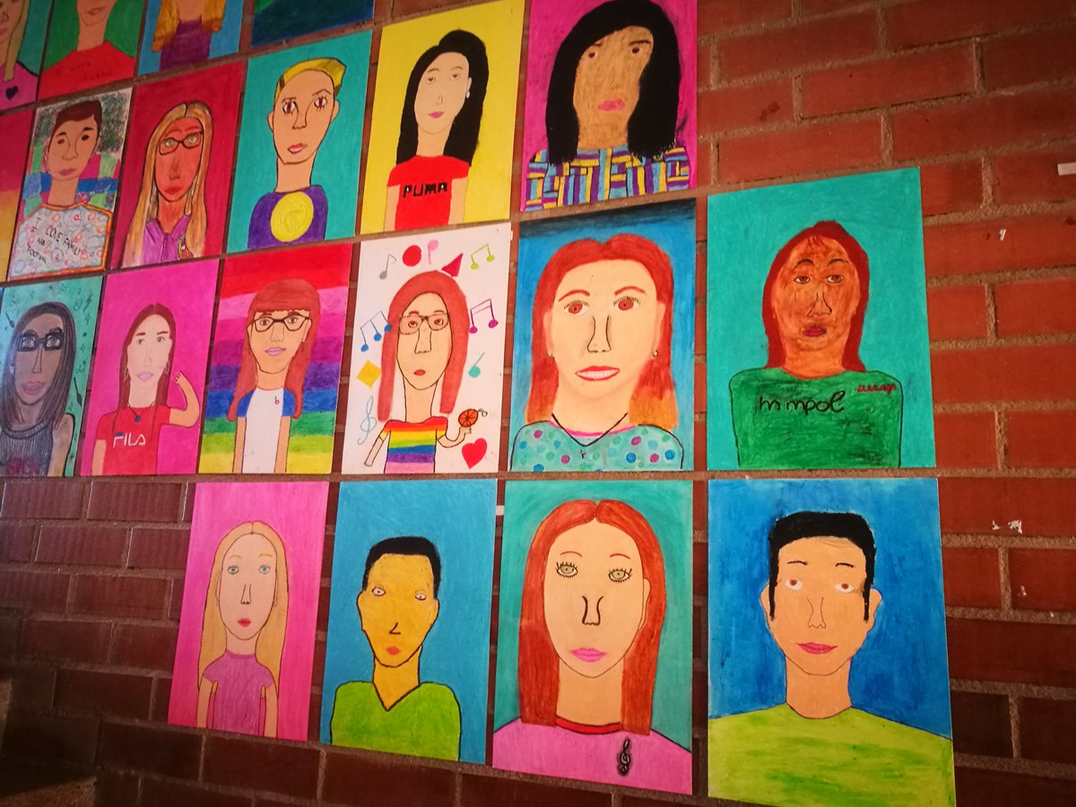 InsMMP's tweet photo. L'institut comença a agafar color amb els primers #autoretrats.  Els reconeixeu? L'alumnat del 1rB! @OlgaMalavia #AllAboutMe https://t.co/dekFFly5Bg
