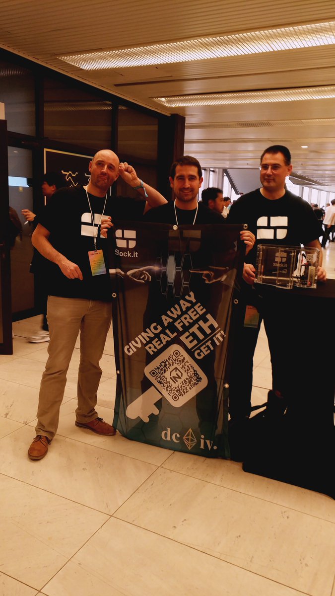 On stage at #Devcon4 <a href="/ChrJentzsch/">Christoph Jentzsch</a> just opened a safe controlled with an #Incubed client (github.com/slockit/in3) running on a microcontroller (1MB Flash, 256k Ram, 64 Mhz - bit.ly/2Gcvwp0)

Look what was inside: