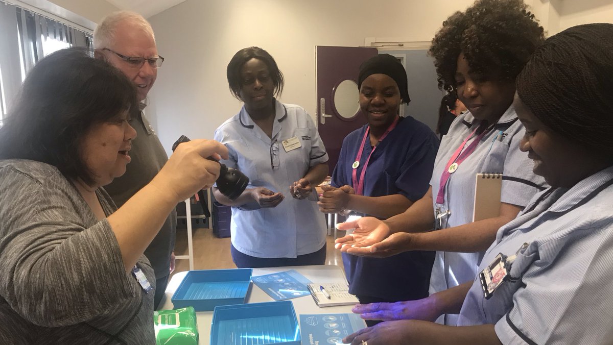 HomertonIPC's tweet photo. One of our IPCNs using @DebGroupUK’s glow cream and UV torch to staff. Aseptic non touch technique #antt when dealing with #ivlines is better with clean hands. 🖐🏼 #handhygiene https://t.co/kvjNzWBPOE