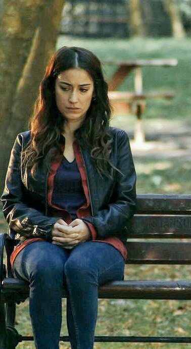 yosungozludev's tweet photo. Eski Türk filmlerinden çıkıp
gelmişler sanki🍃🍂🌿

#barfi #bizimhikaye
#hazalkaya #burakdeniz https://t.co/qJFiQDTVOf