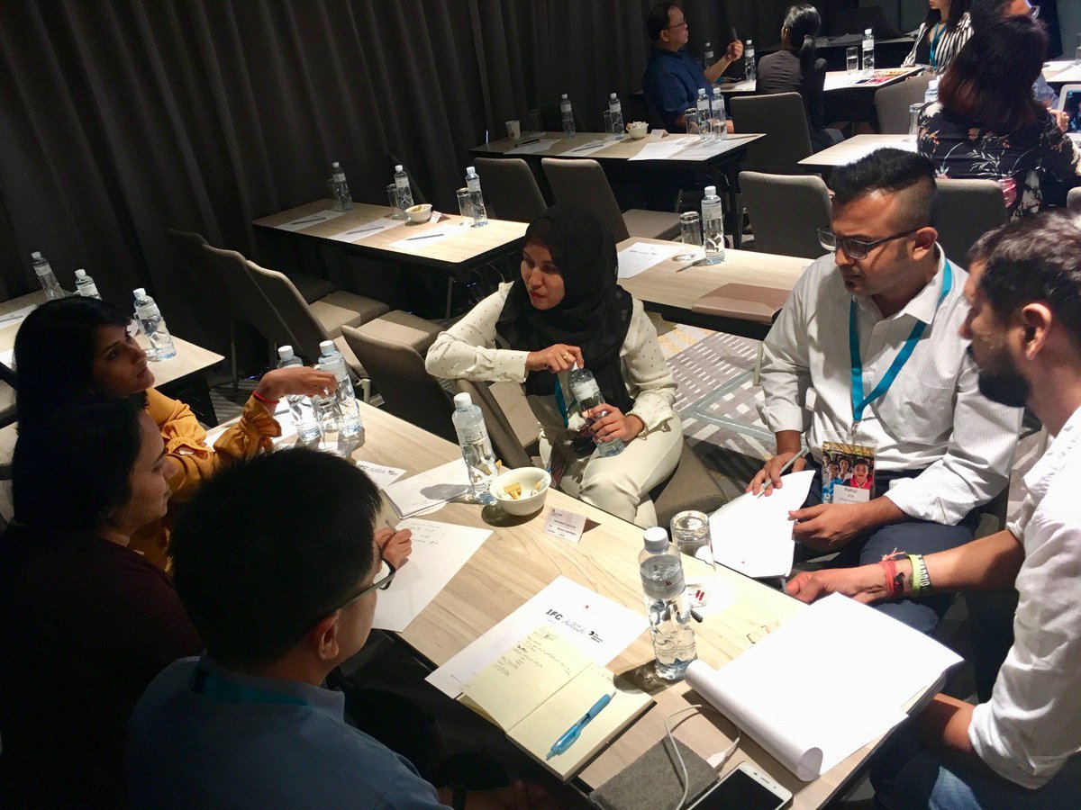 TheResAlliance's tweet photo. "Engaging in Fundraising Experimentation: How to maximize your funding resources through a combination of earned and philanthropic income" with @kkellyjanus. #IFCAsia 2018 https://t.co/gMutiWqEq4
