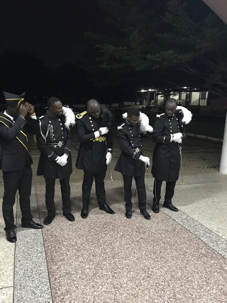 Ksji911's tweet photo. Knights of St John International and Ladies Auxiliary had the opportunity to assist the Marian procession to commemorate the end of the month of the Holy Rosary.
Mary, Holy Mother of God, pray for us. #KSJI911 #LAUX782 https://t.co/0eywIyNwCN
