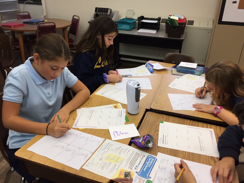 ISMathCDS's tweet photo. 5th graders attack two digit divisors! #chipsforanswers https://t.co/3OXg3Un2CW