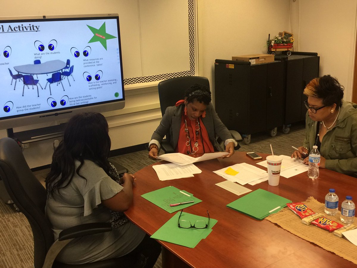 luisguillory4's tweet photo. Ms. Shanta Ellis presenting "Writing Conferences" at Carter!! She rocked! https://t.co/H6goIdNTz7