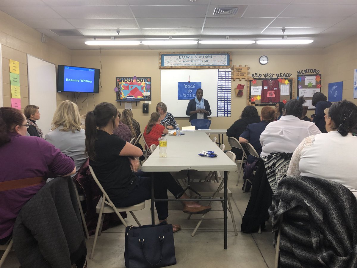 KearneysCircus's tweet photo. @HR4Connected check out the awesome HR team in Detroit teaching resume writing and interview skills to our 2018 women in leadership participants. #loweslife https://t.co/ELwuJEzNmf