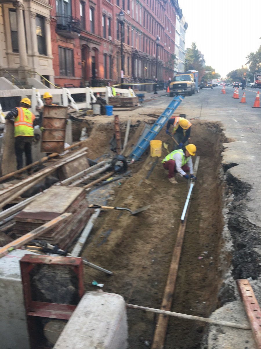 WashStProject's tweet image. Nov. 1 - Microgrid work from 13th to 14th Streets. Signal work, curbwall, and test pit work at 12th Street, with road closures from Bloomfield to Hudson. Sidewalk pour at 9th Street.