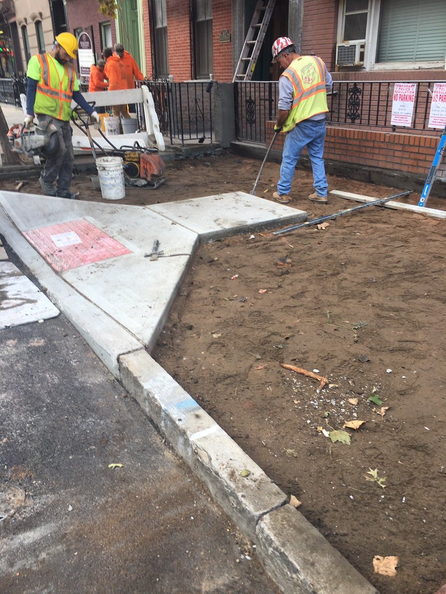WashStProject's tweet image. Nov. 1 - Microgrid work from 13th to 14th Streets. Signal work, curbwall, and test pit work at 12th Street, with road closures from Bloomfield to Hudson. Sidewalk pour at 9th Street.