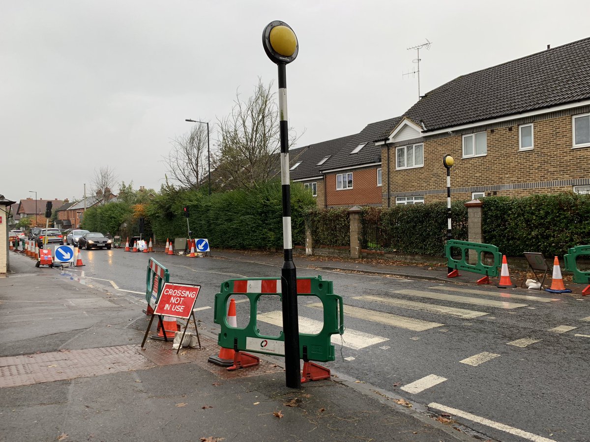 Traffic lights and a temporary pedestrian crossing at St Marks road and Courthouse junction. Does anyone know if these will become permanent? Improvement to this junction is well overdue! #maidenhead
