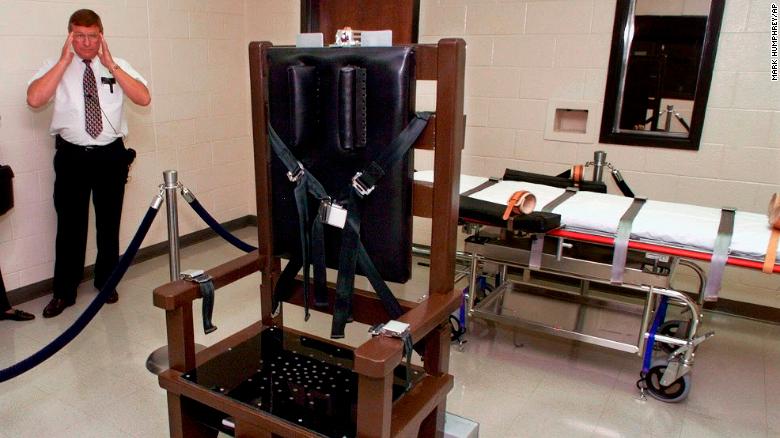 cnni's tweet photo. A Tennessee death row inmate is set to die in the electric chair. He didn't want the lethal injection. https://t.co/9TZ8quSRHx https://t.co/X0vdKoFEfL