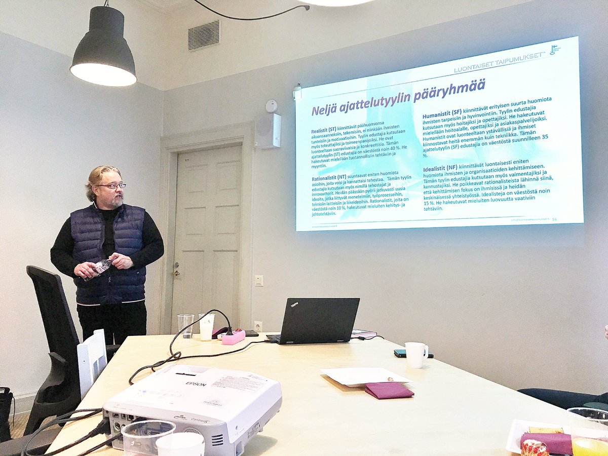 annikasep's tweet photo. ”Jos et ajattele miten ajattelet, ajattelet aina samalla tavalla” @nyrittajat #pirkanmaannuoretyrittäjät #huippuherätys #sisäinenmotivaatio @Teho_osasto https://t.co/05YJjBuIc7