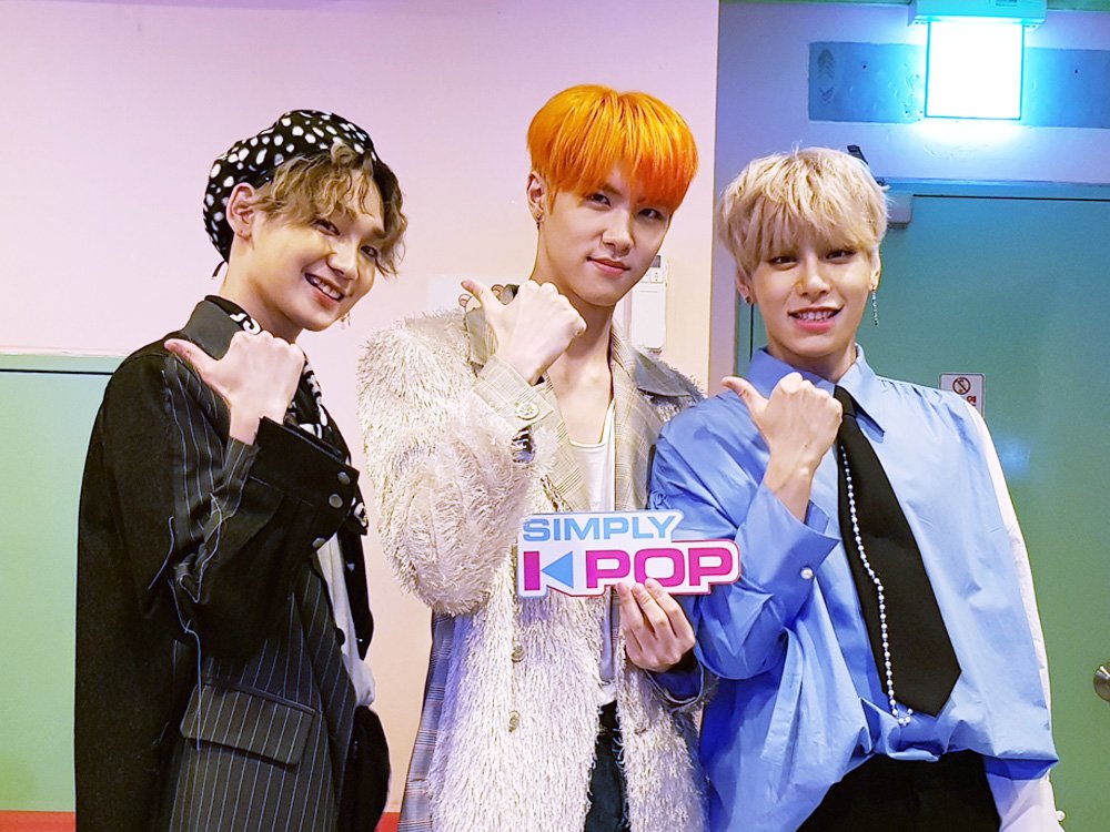 _Simplykpop's tweet photo. 오마낫 이 조합 실화냐👀 내 눈 잘못된 거 아니지..? #젭꿍이들 과 #김동한 의 만남! 살아있길 잘했어😭😭 #김동한 선배님이 #JBJ95 후배님들의 유일한 관객이 되어준 건 안비밀🤭 훈훈해😚 셋의 조합은 너무너무 예쁜 #꽃이야🌼

#JBJ95 #켄타 #상균 #김동한 #KIM_DONG_HAN #심플리케이팝 #SimplyKpop https://t.co/3LixyXymMJ