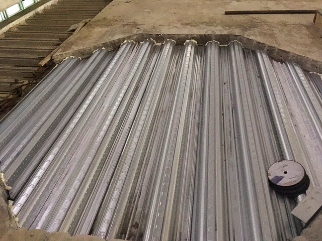Jordan_Civils's tweet photo. Nick and his team prepping for the internal concrete flooring scheme at our Newport site. #civilworks #steeldecking #concretesupplies #industrialflooring https://t.co/SBn5ubzLDi