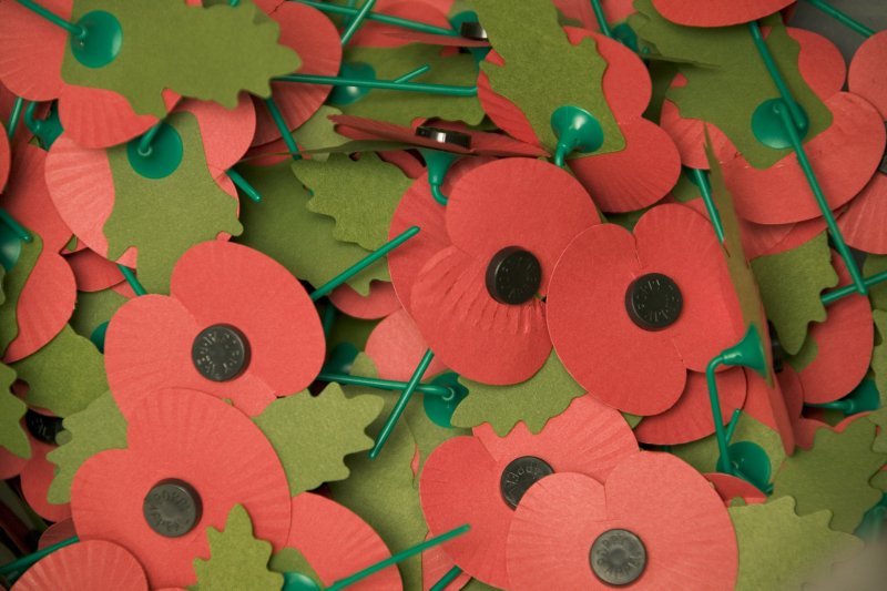 Today is #LDNPoppyDay, so let’s help @PoppyLegion raise money for service men and women by buying a red poppy. If you see uniformed Service personnel out and about with a bucket lend your support by donating.