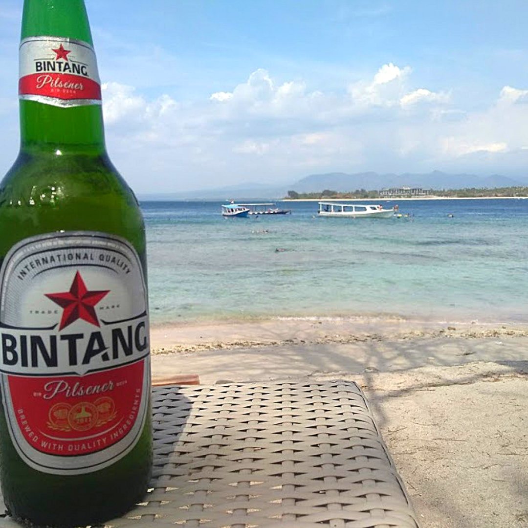 MantaDiveGili's tweet photo. The best thing about life in Gili Air, is that there's never a bad time for Bintang
Specially at sunset! π
(πΈ: @theetlrblog) ππππππ #mantadive #mantadivegiliair #iamssi #mantadivegilit #iamssi_indonesia #scubadiverlife #theMantaWay #scubalove #scubaphoto https://t.co/TdBU4yy7im