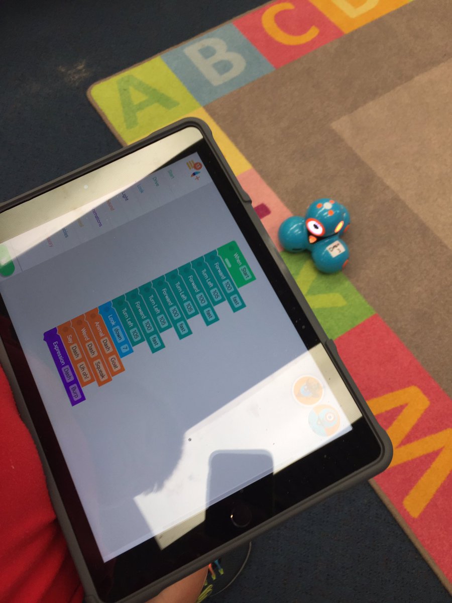 MrsChom's tweet image. Had a fab day exploring the robots with Yr4s. @WonderWorkshop Dash,  @SpheroEdu SPK and @Ozobot using OzoBlockly. First time for these students. They had to make it go in a square. Lots of fun! #digitech #digitechwa #digitech18 #coding #robots