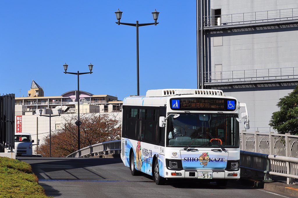 트위터의 きこう 님 11 1 江東01 S D513 江東区のコミュニティバス しおかぜ 用に導入されたエルガミオが今日から営業開始しました また都営バスのd代としても初めてですかね 江東区のキャラクターのコトミちゃんが前面 側面に描かれ 局番 ナンバーまでコトミ